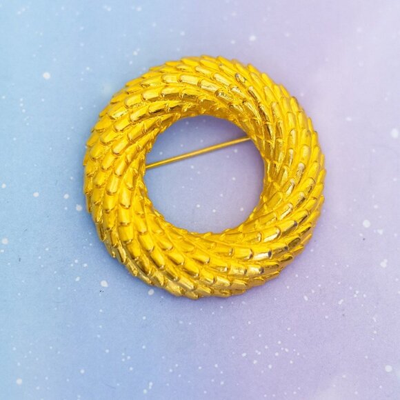 Vintage Victorian Serpent Skin Gold Tone Brooch - J32 - Picture 1 of 2